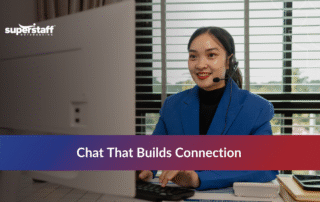 Colombian chat agent assisting customers online, showcasing outsource live chat support for global engagement.